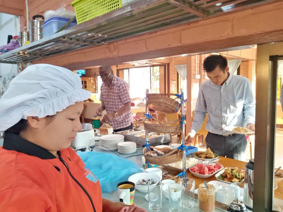 Wun Tawp Garden Hotel Myitkyinā Buitenkant foto